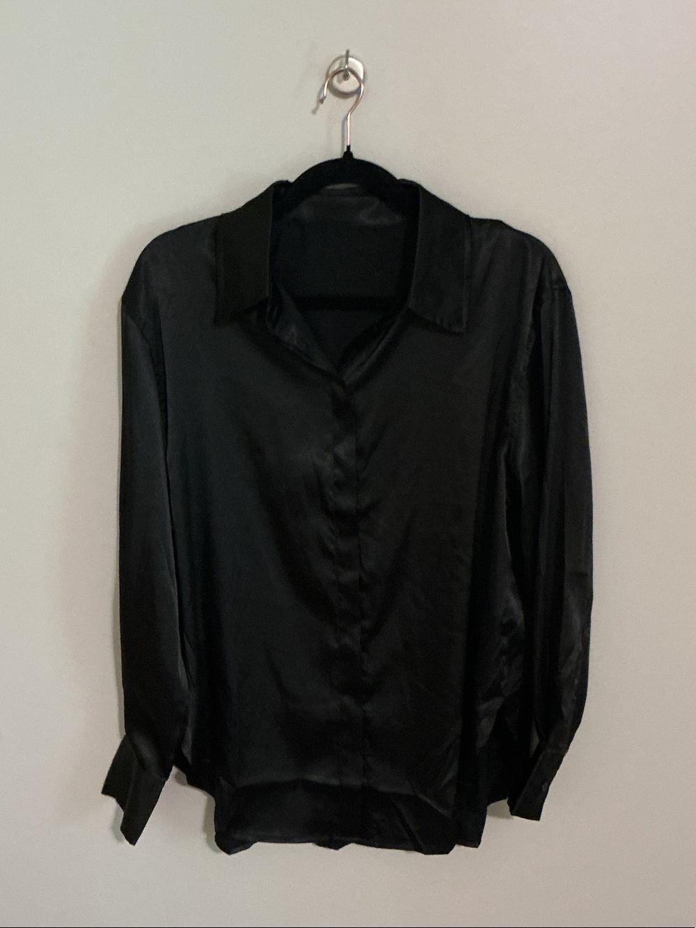 DAILY DRILLS black silk blouse, Size XS/S. NWOT.